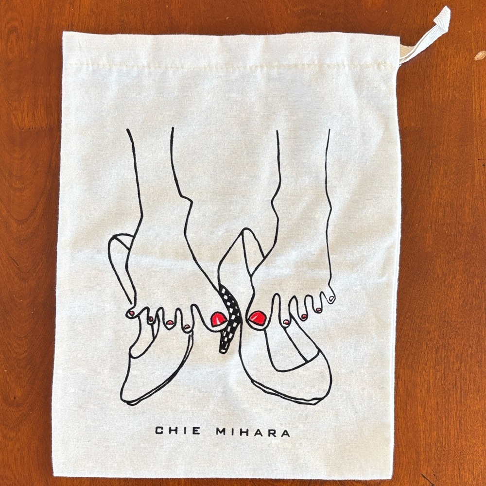 Chie‎ Mihara Artistic Shoe Bag with Red and Black Design